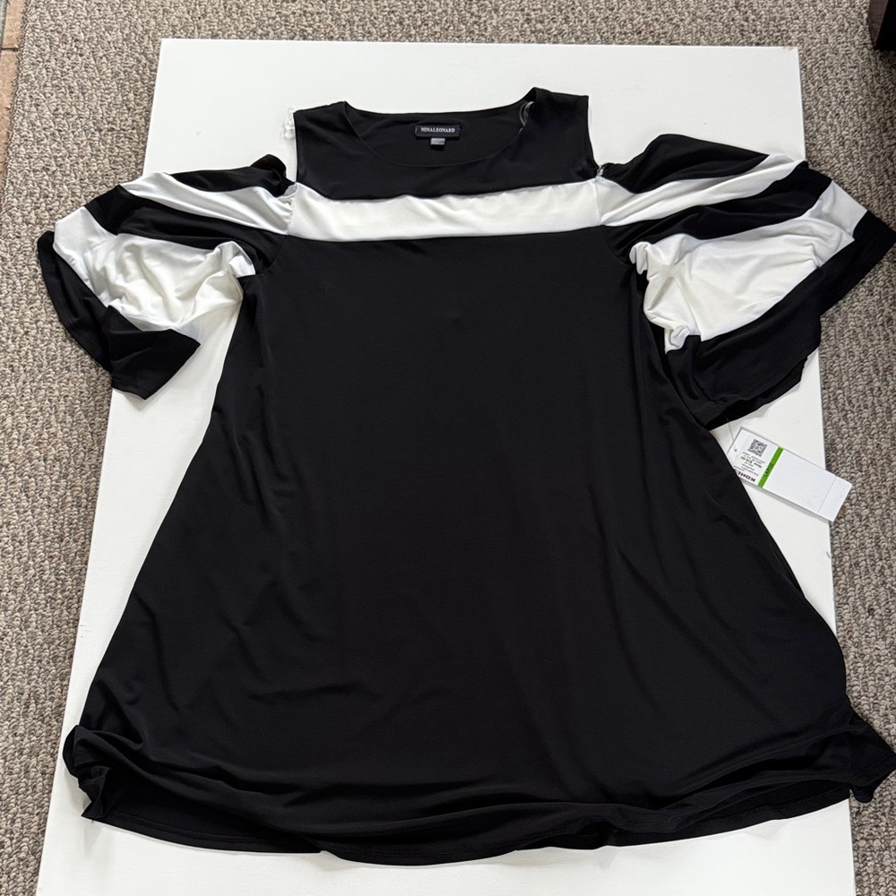 Dana Buchman Black and White Cold-Shoulder Tunic